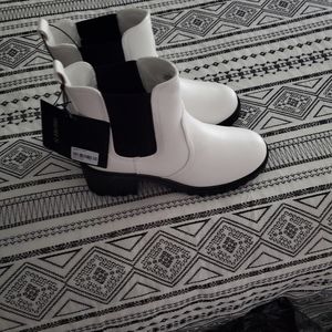 Boots. Forever 21. Brand new. Size 8.
